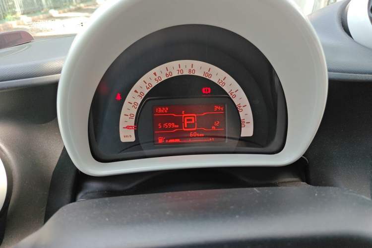 Used smart forfour 2016 1.0L 52 kW Dynamic Edition Instrument Cluster
