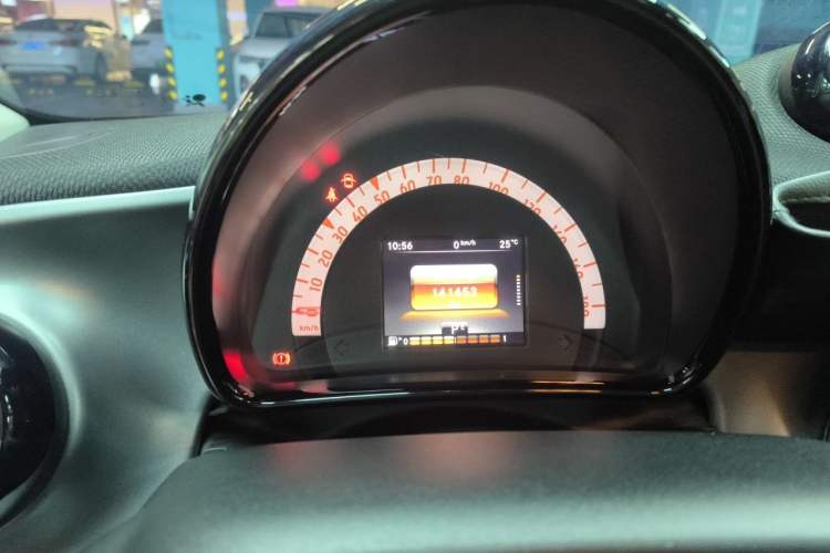 Used smart forfour 2016 1.0L 52 kW Passion Edition Instrument Cluster