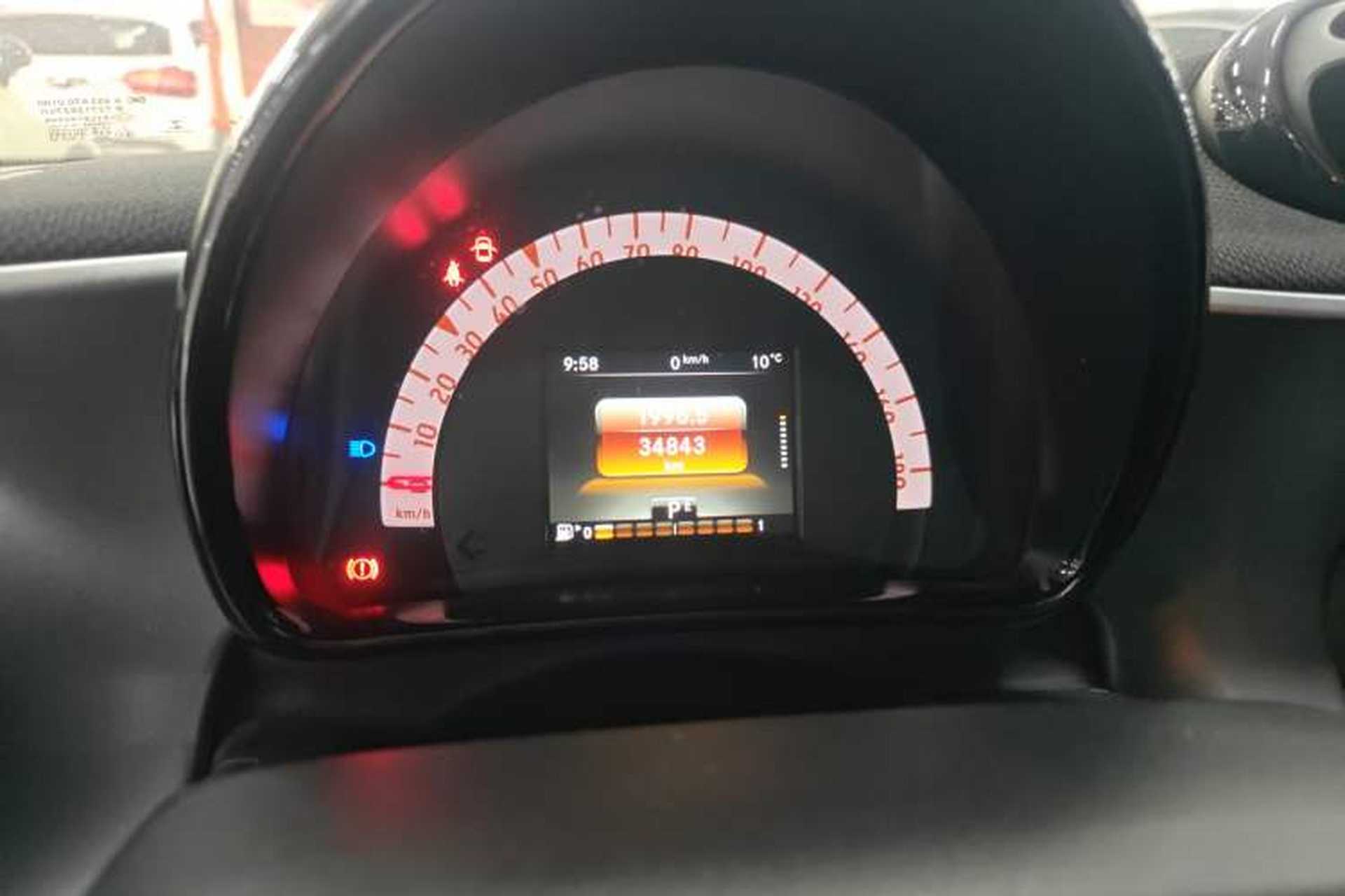 Used smart forfour 2016 1.0L 52 kW Passion Edition Instrument Cluster