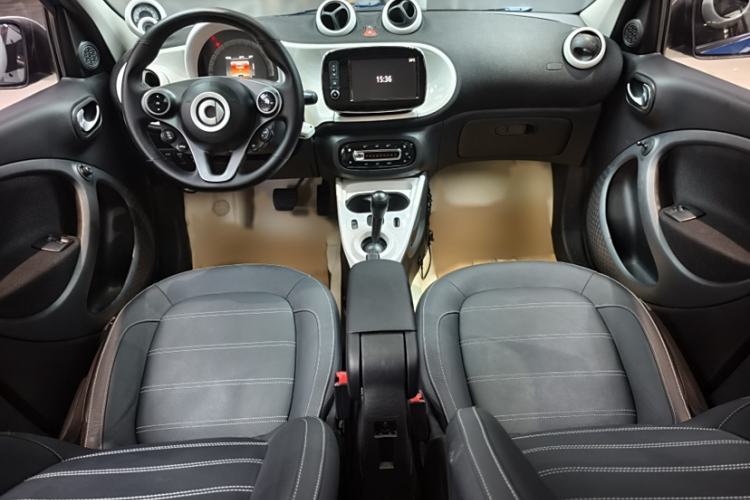 Used smart forfour 2016 0.9T 66 kW Pioneer Edition Interior 1