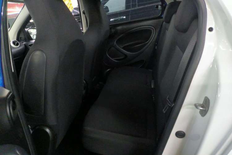 Used smart forfour 2016 1.0L 52 kW Dynamic Edition Interior 1