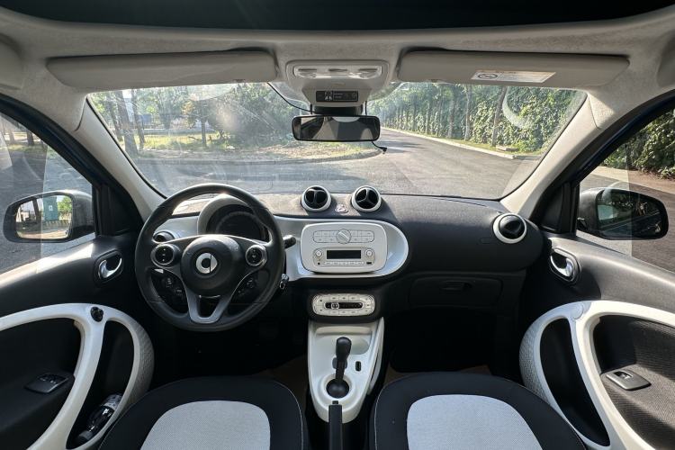 Used smart forfour 2016 1.0L 52 kW Passion Edition Interior 1