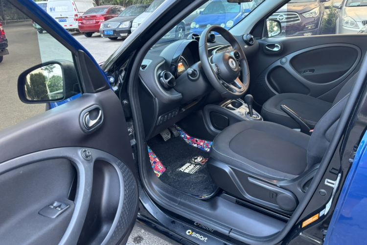 Used smart forfour 2016 1.0L 52 kW Passion Edition Interior 1