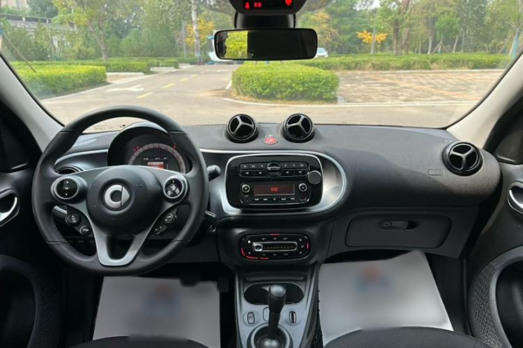 Used smart forfour 2016 1.0L 52 kW Passion Edition Interior 1