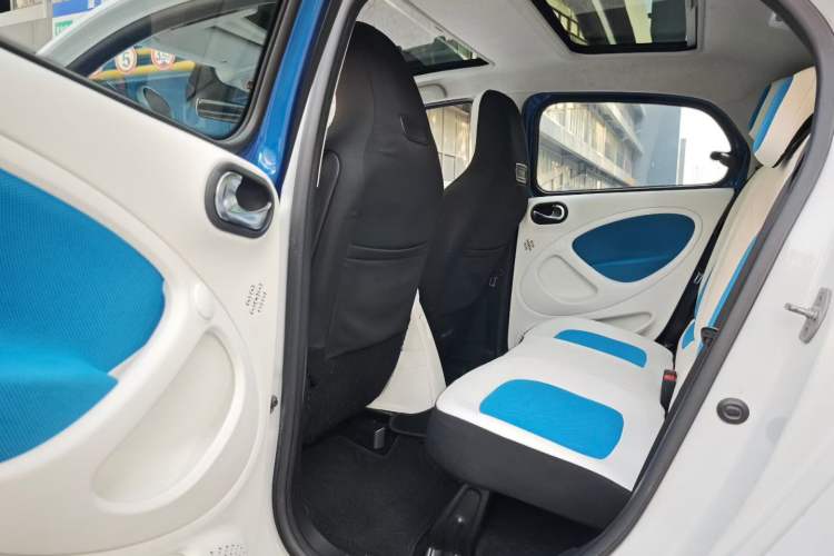 Used smart forfour 2016 0.9T 66 kW Ultimate Edition Interior 11