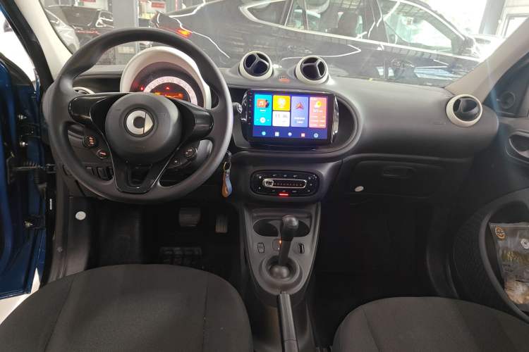 Used smart forfour 2016 1.0L 52 kW Dynamic Edition Interior 2