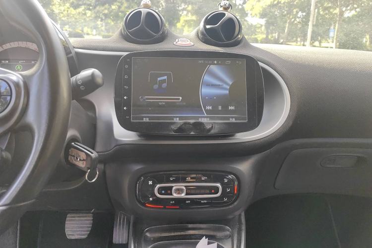 Used smart forfour 2016 1.0L 52 kW Passion Edition Interior 2