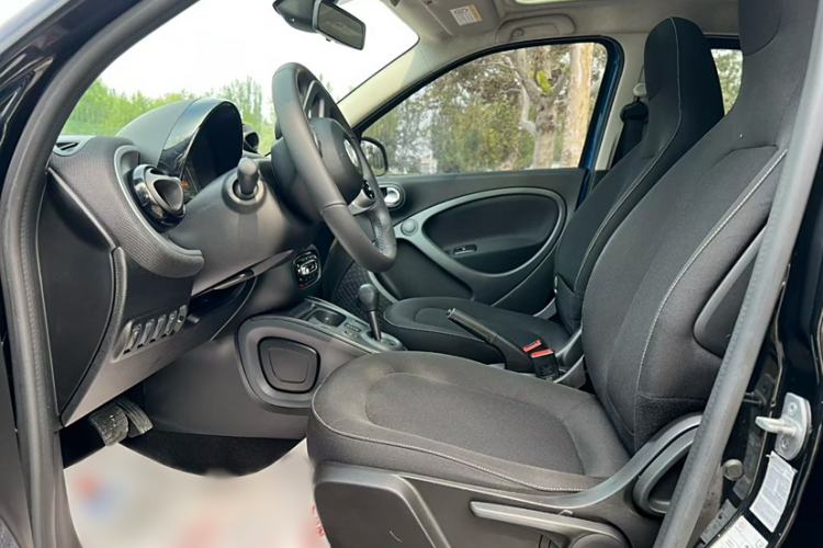 Used smart forfour 2016 1.0L 52 kW Passion Edition Interior 2