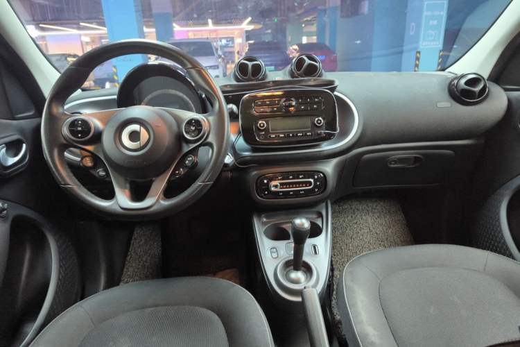 Used smart forfour 2016 1.0L 52 kW Passion Edition Interior 2