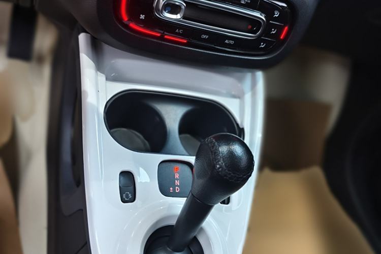 Used smart forfour 2016 0.9T 66 kW Pioneer Edition Interior 3