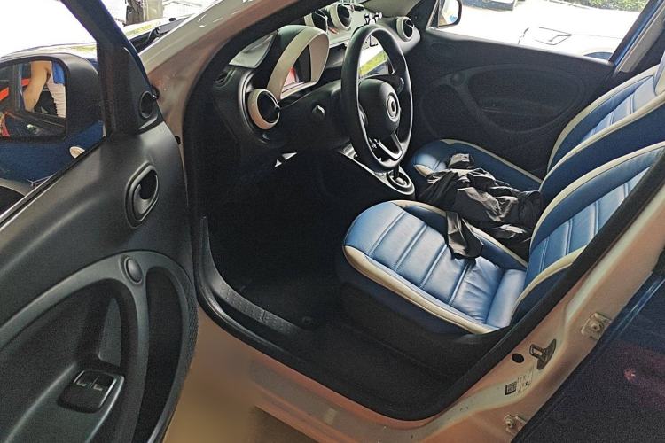 Used smart forfour 2016 1.0L 52 kW Dynamic Edition Interior 3