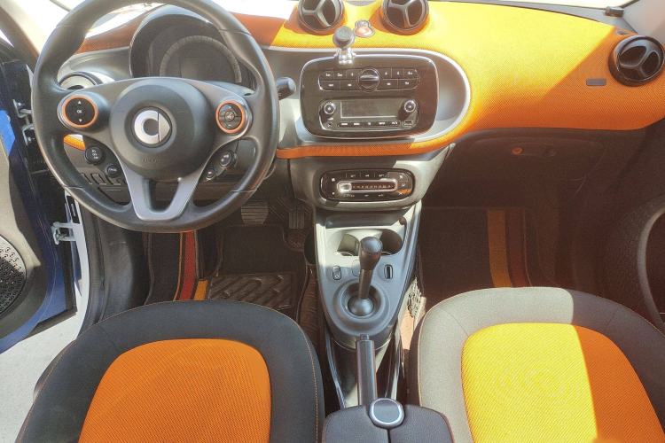 Used smart forfour 2016 1.0L 52 kW Passion Edition Interior 3