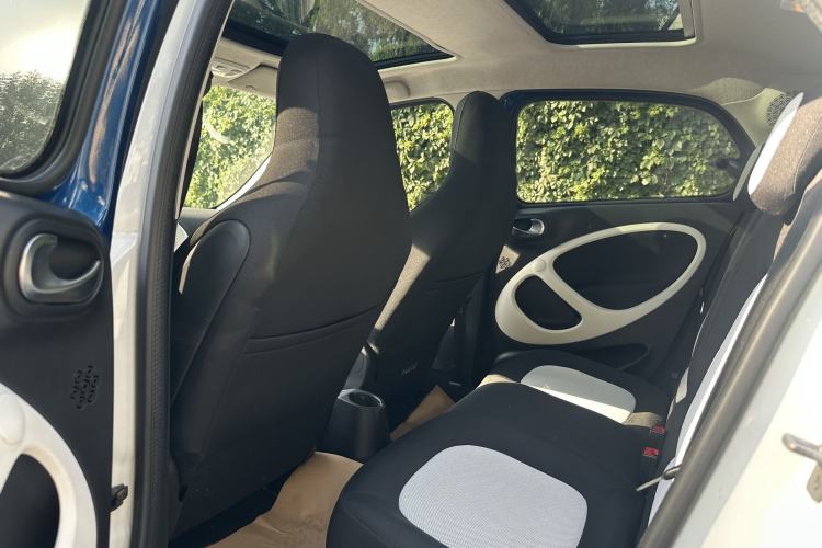 Used smart forfour 2016 1.0L 52 kW Passion Edition Interior 3