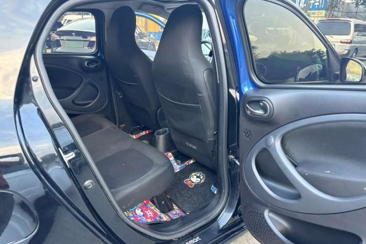 Used smart forfour 2016 1.0L 52 kW Passion Edition Interior 3