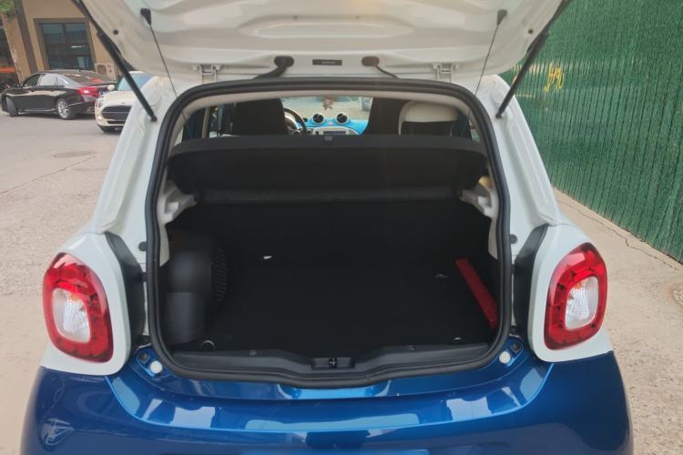 Used smart forfour 2016 0.9T 66 kW Ultimate Edition Interior 4
