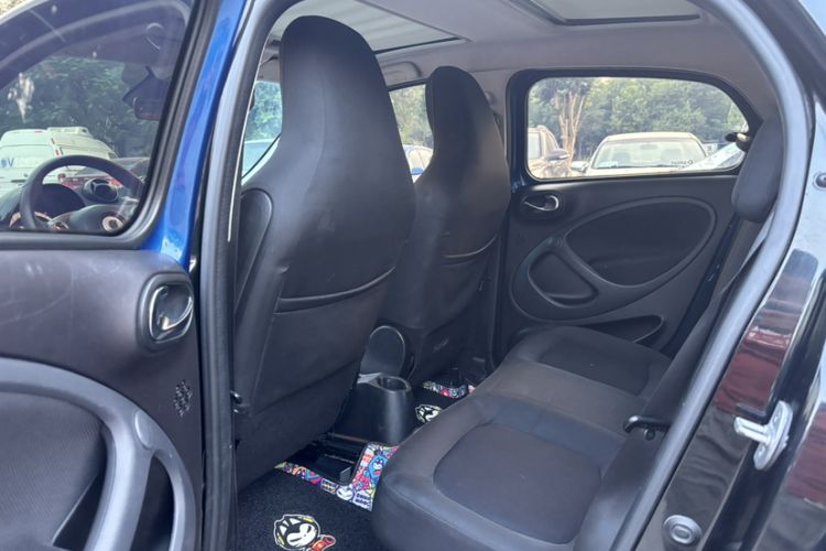 Used smart forfour 2016 1.0L 52 kW Passion Edition Interior 4