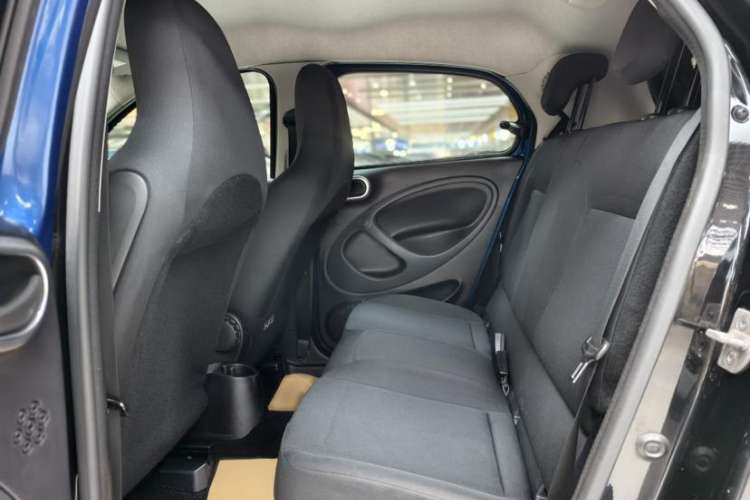 Used smart forfour 2016 1.0L 52 kW Dynamic Edition Interior 4