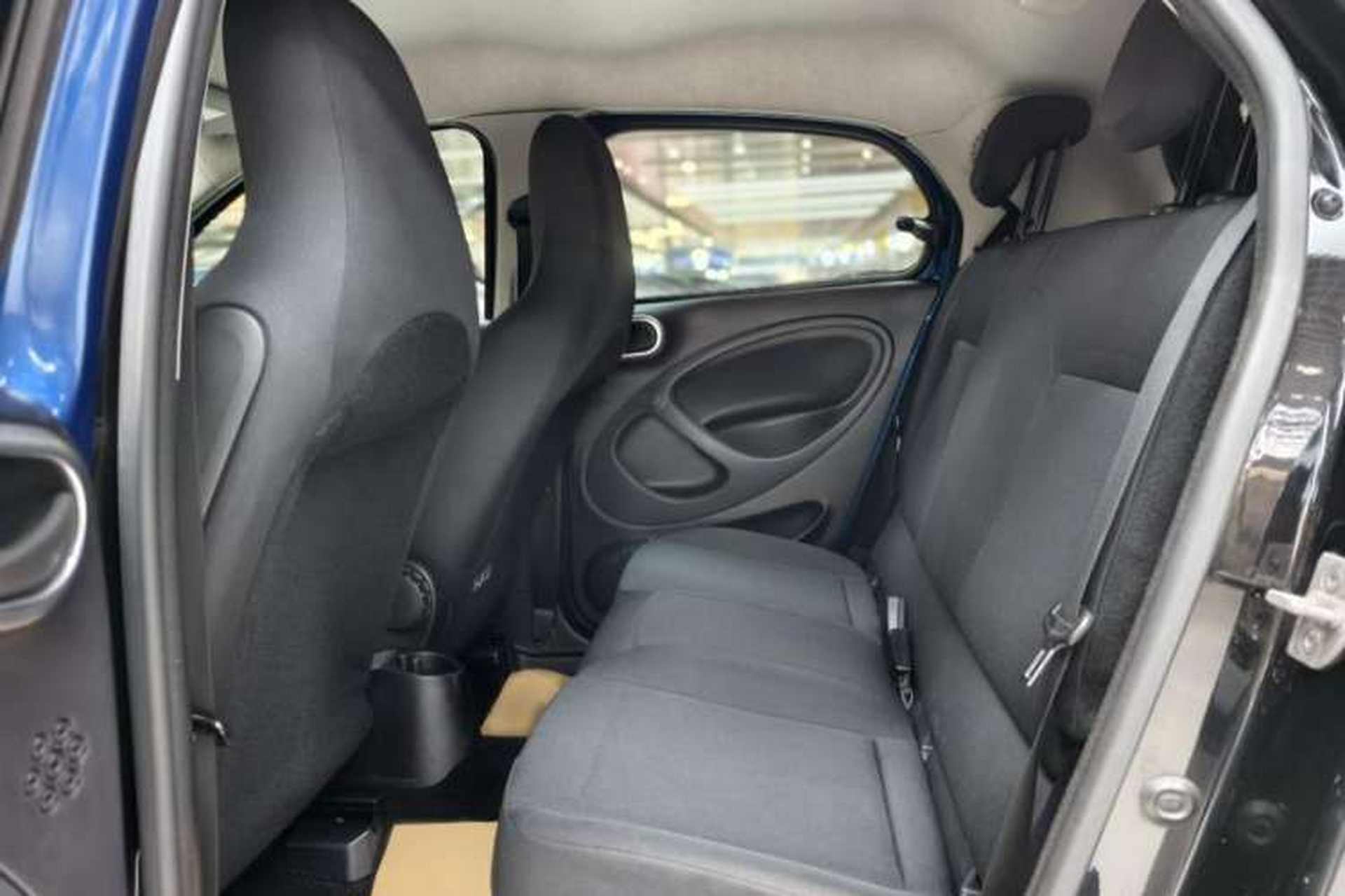 Used smart forfour 2016 1.0L 52 kW Dynamic Edition Interior 4
