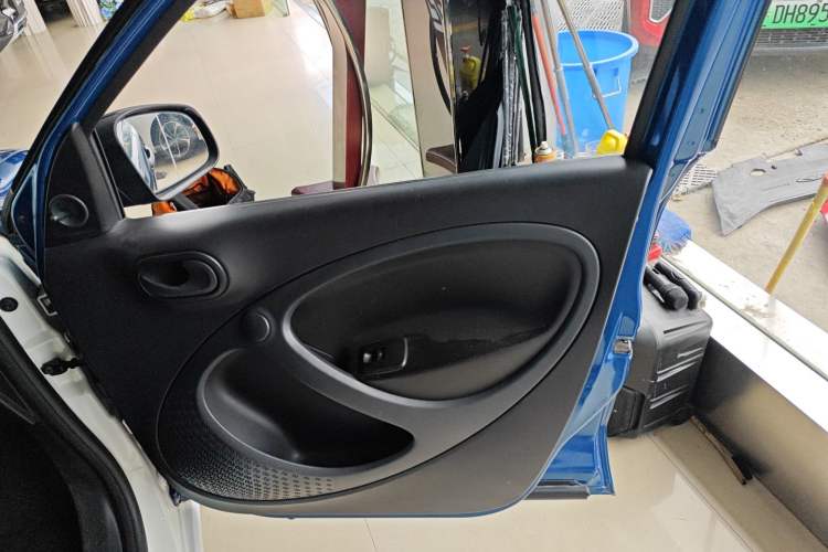 Used smart forfour 2016 1.0L 52 kW Dynamic Edition Interior 5
