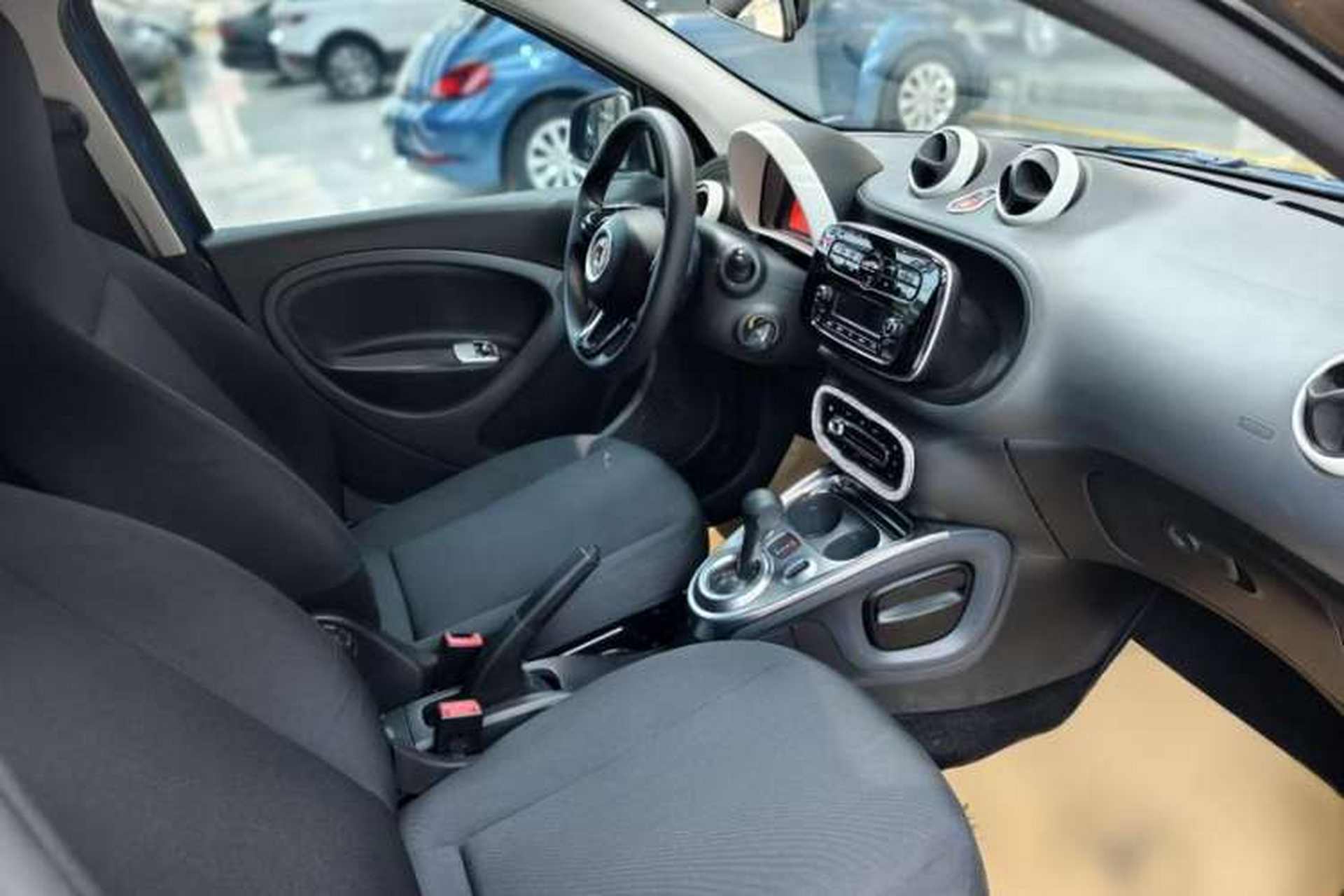 Used smart forfour 2016 1.0L 52 kW Dynamic Edition Interior 5