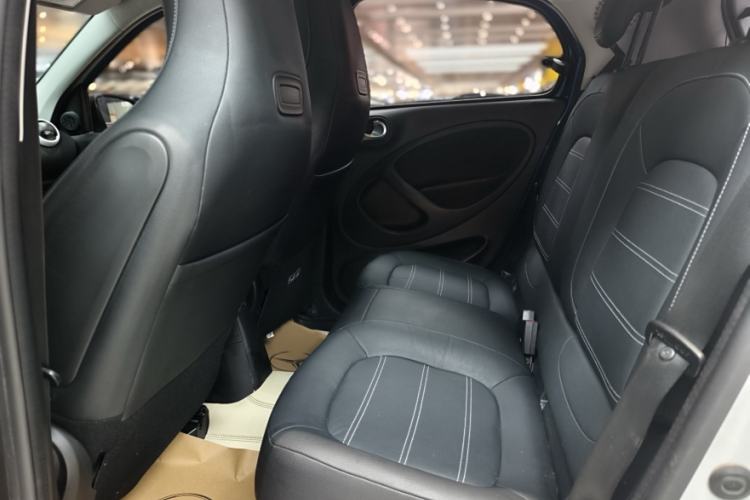 Used smart forfour 2016 0.9T 66 kW Pioneer Edition Interior 6