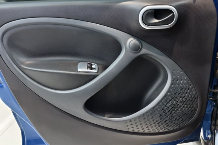 Used smart forfour 2016 1.0L 52 kW Dynamic Edition Interior 6
