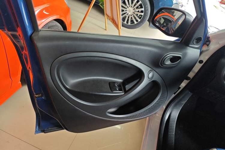 Used smart forfour 2016 1.0L 52 kW Dynamic Edition Interior 7