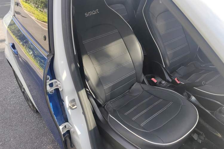 Used smart forfour 2016 1.0L 52 kW Passion Edition Interior 7