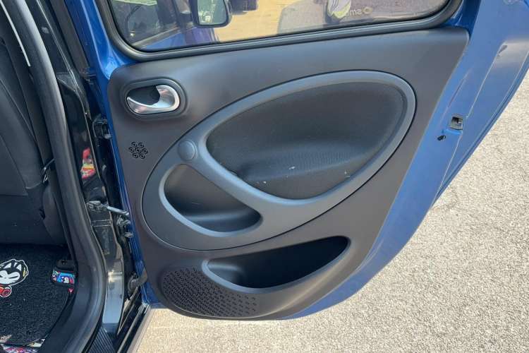 Used smart forfour 2016 1.0L 52 kW Passion Edition Interior 7
