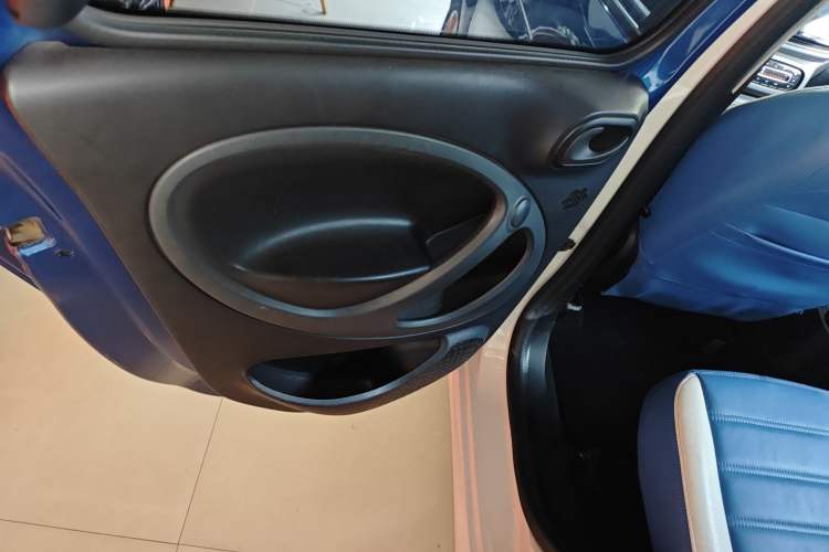 Used smart forfour 2016 1.0L 52 kW Dynamic Edition Interior 8