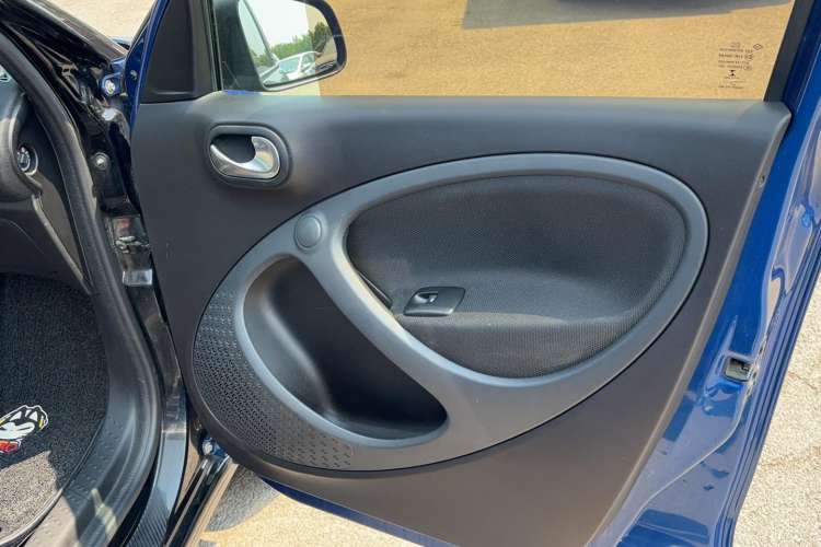 Used smart forfour 2016 1.0L 52 kW Passion Edition Interior 8
