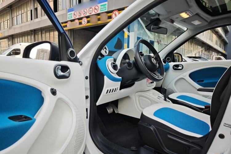 Used smart forfour 2016 0.9T 66 kW Ultimate Edition Interior 9