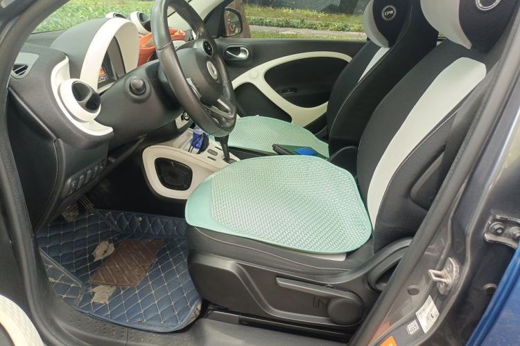 Used smart forfour 2016 1.0L 52 kW Passion Edition Left Front Seat
