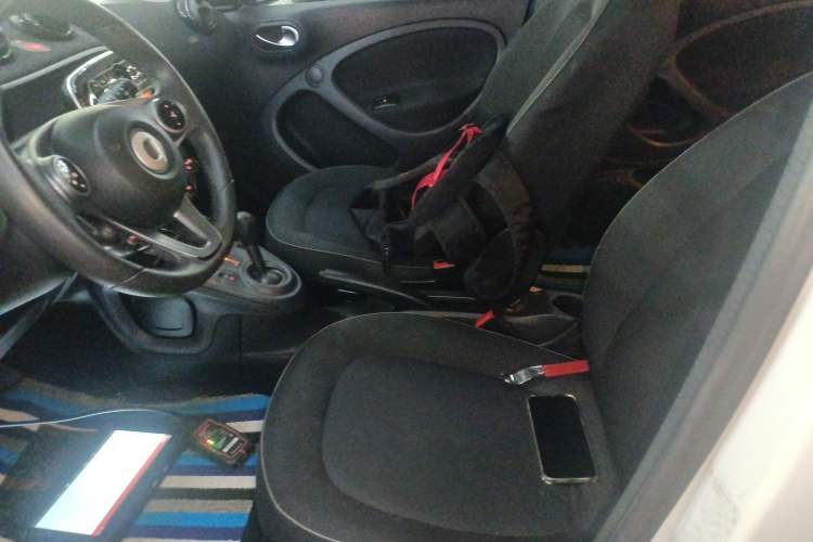Used smart forfour 2016 1.0L 52 kW Passion Edition Left Front Seat