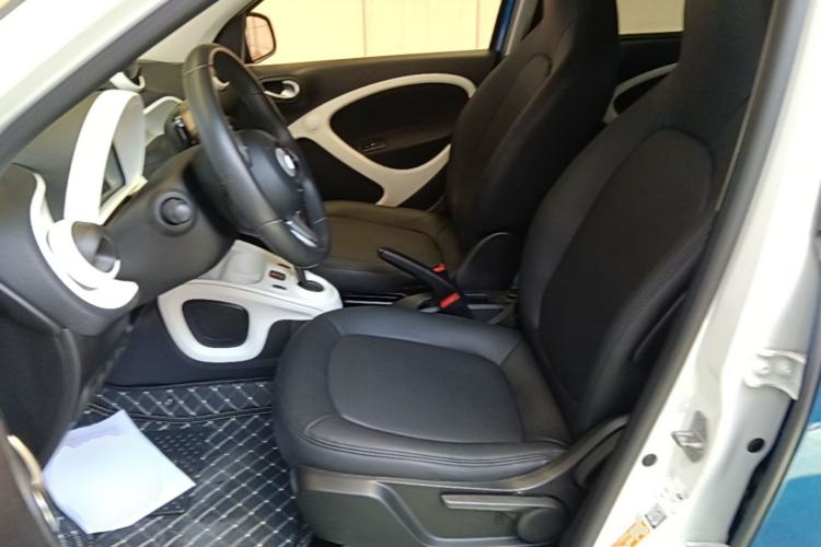 Used smart forfour 2016 1.0L 52 kW Passion Edition Left Front Seat