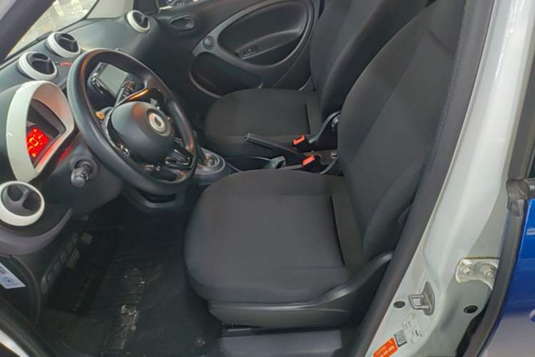 Used smart forfour 2016 1.0L 52 kW Dynamic Edition Left Front Seat