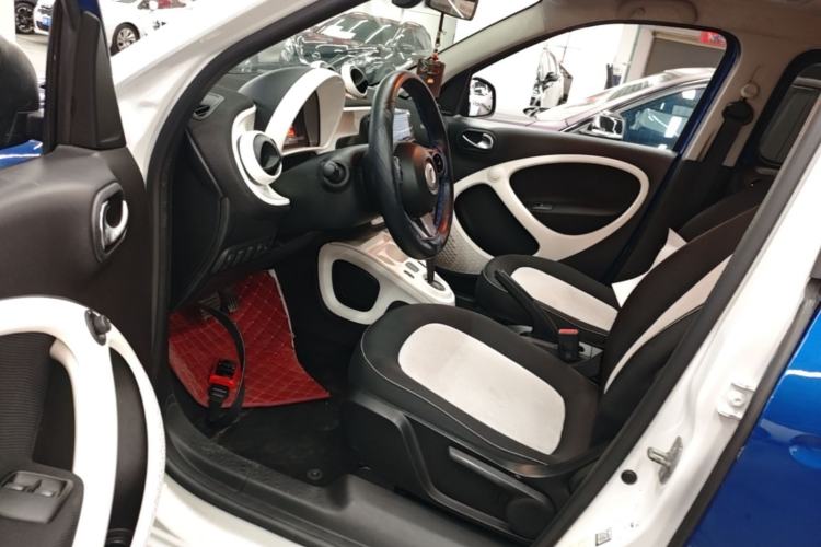 Used smart forfour 2016 1.0L 52 kW Passion Edition Left Front Seat