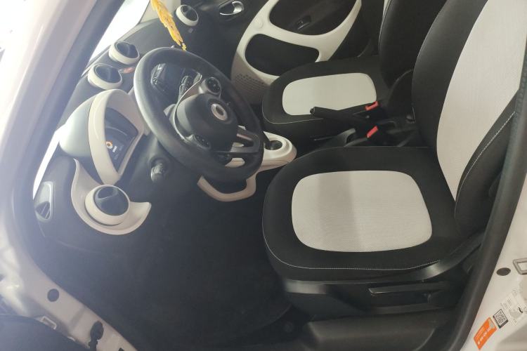 Used smart forfour 2016 1.0L 52 kW Passion Edition Left Front Seat