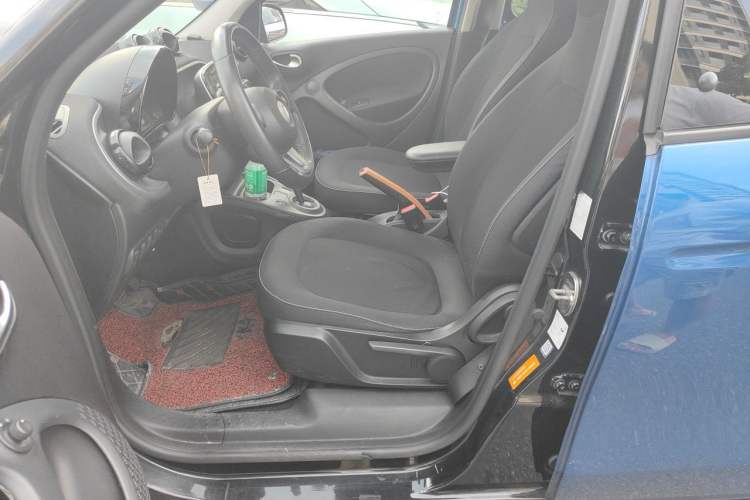 Used smart forfour 2016 1.0L 52 kW Passion Edition Left Front Seat