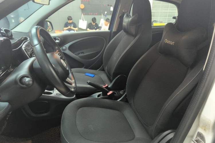Used smart forfour 2016 1.0L 52 kW Passion Edition Left Front Seat