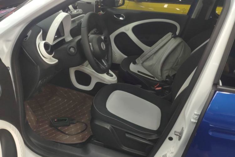 Used smart forfour 2016 1.0L 52 kW Passion Edition Left Front Seat