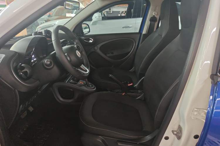 Used smart forfour 2016 1.0L 52 kW Passion Edition Left Front Seat