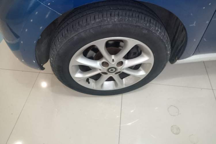 Used smart forfour 2016 1.0L 52 kW Dynamic Edition Left Front Wheel Hub