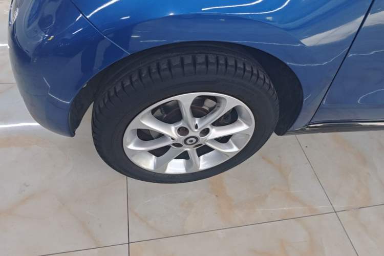 Used smart forfour 2016 1.0L 52 kW Dynamic Edition Left Front Wheel Hub
