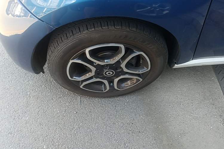 Used smart forfour 2016 0.9T 66 kW Pioneer Edition Left Front Wheel Hub