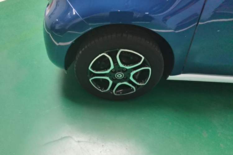 Used smart forfour 2016 0.9T 66 kW Pioneer Edition Left Front Wheel Hub