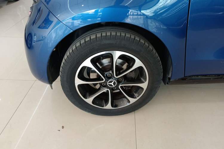 Used smart forfour 2016 1.0L 52 kW Passion Edition Left Front Wheel Hub