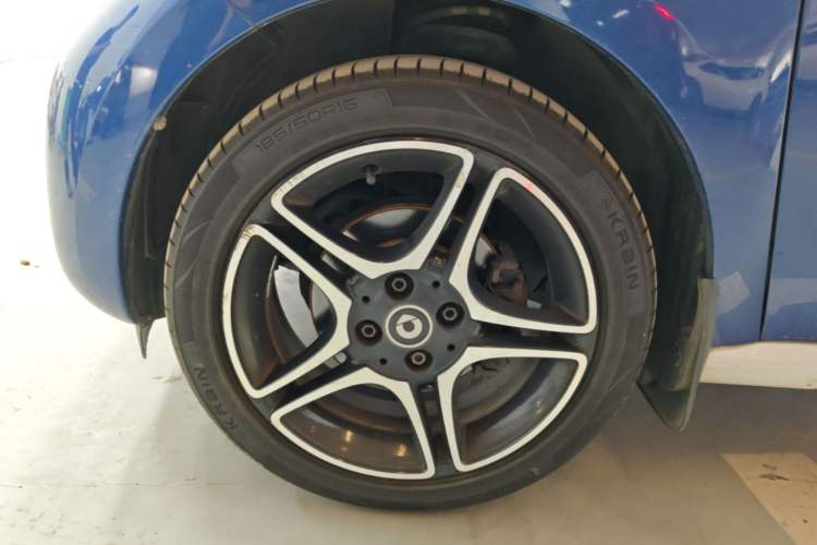 Used smart forfour 2016 0.9T 66 kW Ultimate Edition Left Front Wheel Hub