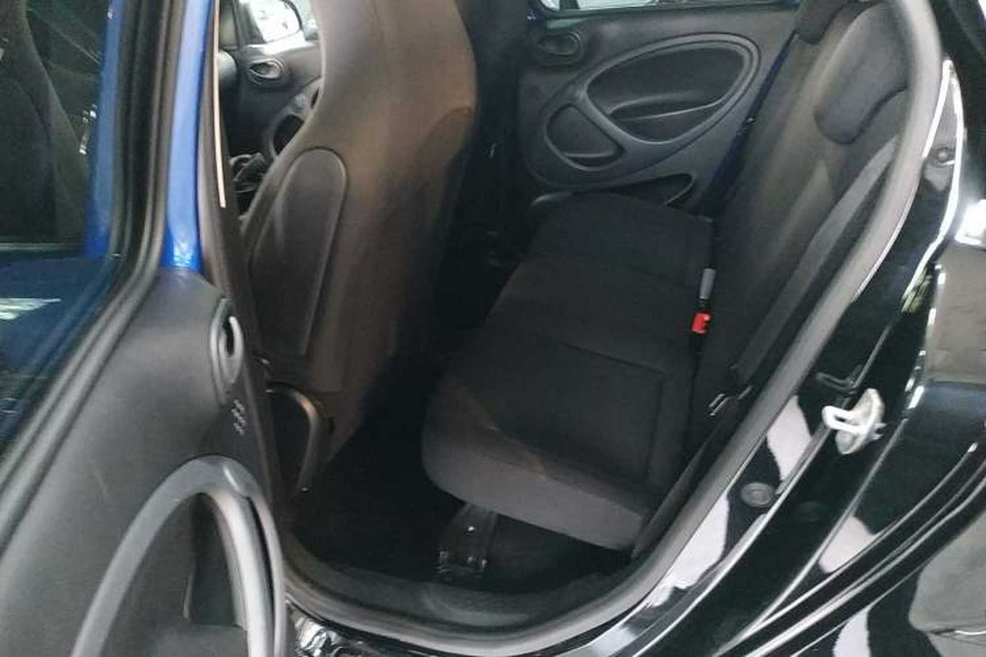 Used smart forfour 2016 1.0L 52 kW Dynamic Edition Left Rear Seat