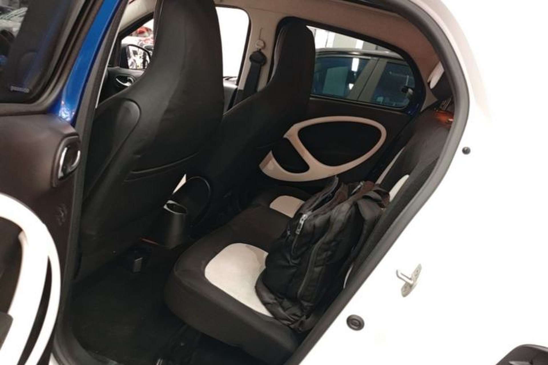 Used smart forfour 2016 1.0L 52 kW Passion Edition Left Rear Seat